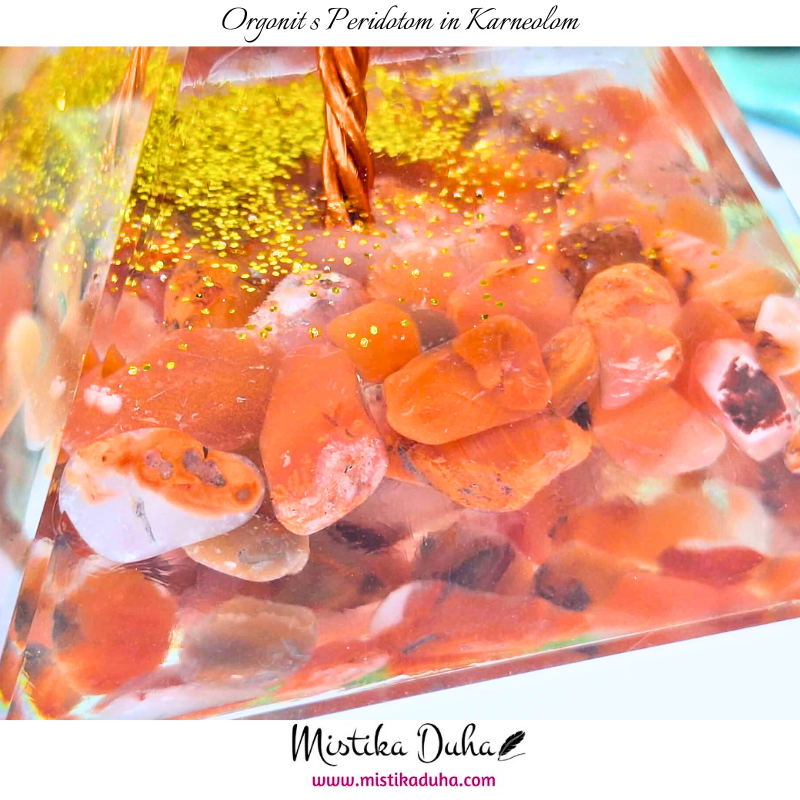 Orgonit s Peridotom in Karneolom - slika 5