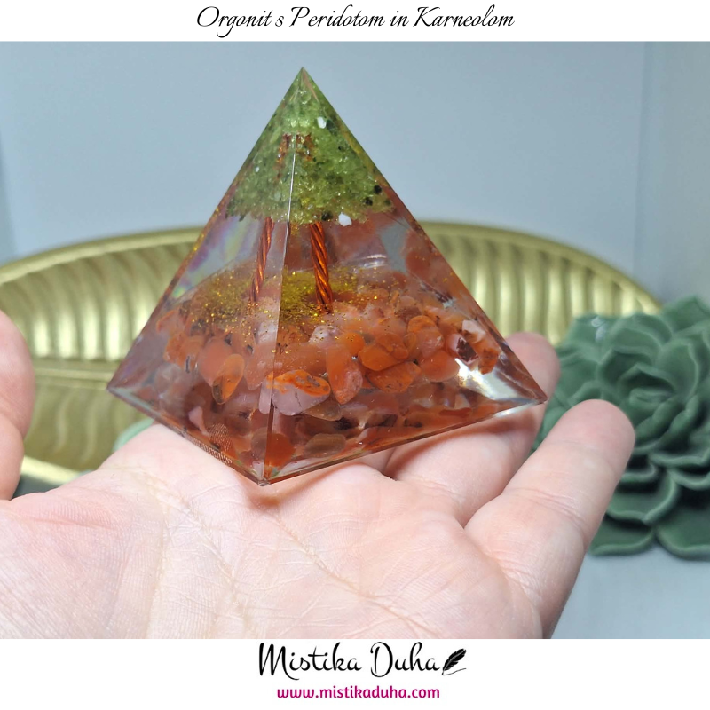 Orgonit s Peridotom in Karneolom - slika 2