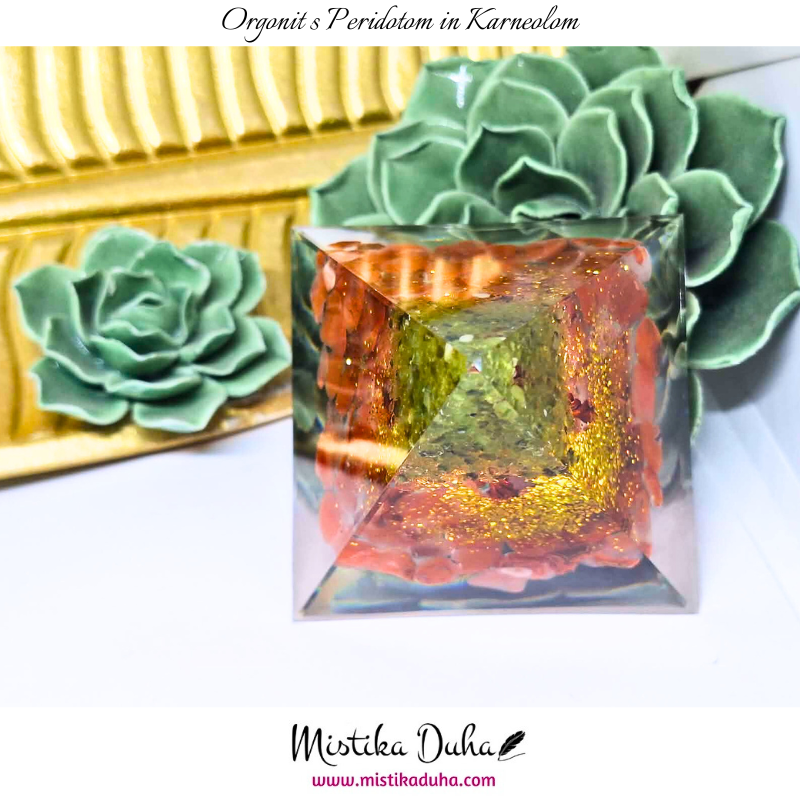 Orgonit s Peridotom in Karneolom - slika 7